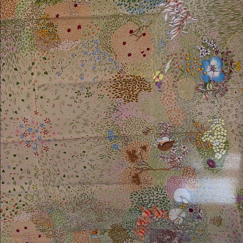 Vintage Gucci scarf. Still has the tag never used - Picture 4 of 6